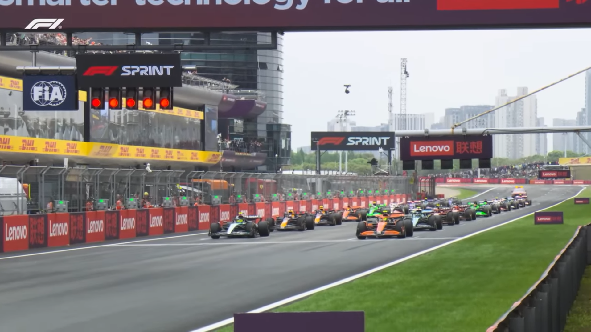 Start of a Formula 1 Sprint race with full grid